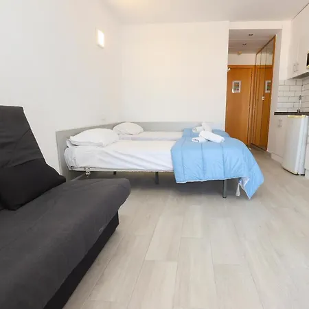Apartman Differentflats Inter2 *